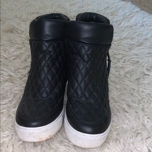 black steve madden sneakers